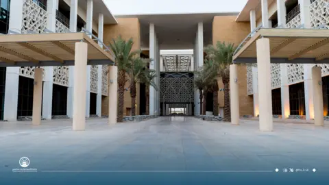 كلية العلوم الإنسانية والاجتماعية تُنظِّم سلسلة من ورش العمل والجلسات التدريبية ضمن هاكاثون 